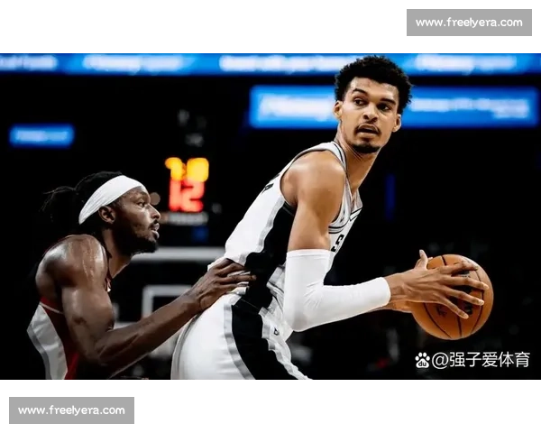 马刺灰熊西部对决年轻力量碰撞赛场悬念拉满攻防博弈引爆全场焦点之夜